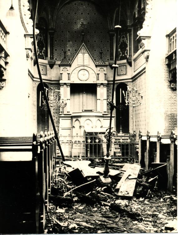 Synagogue interior 1931