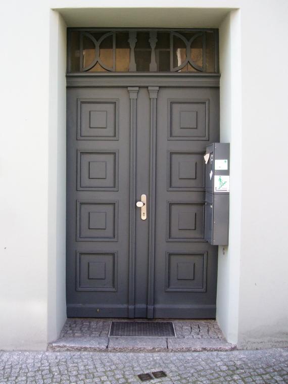 Entrance door to the house Kirchstraße 20/21