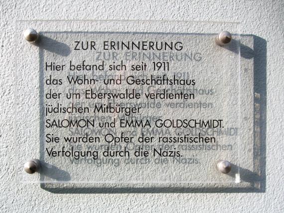 Memorial plaque for the Goldschmidt couple