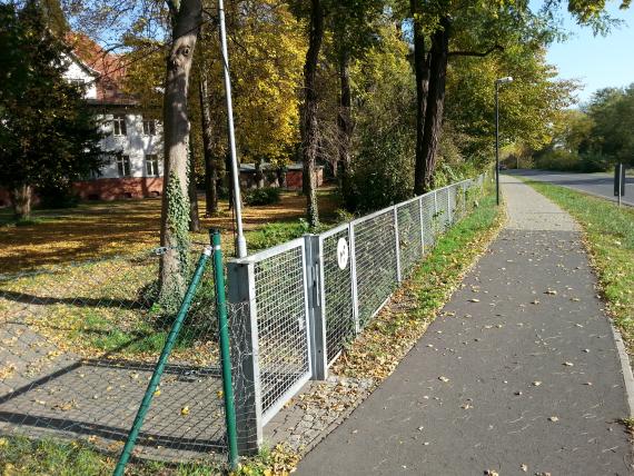 Access to the grounds of the Martin-Gropius Hospital