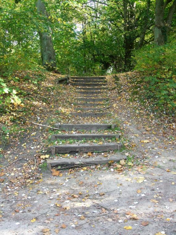 Die Treppenstufen zum Neuen Jüdischen Friedhof