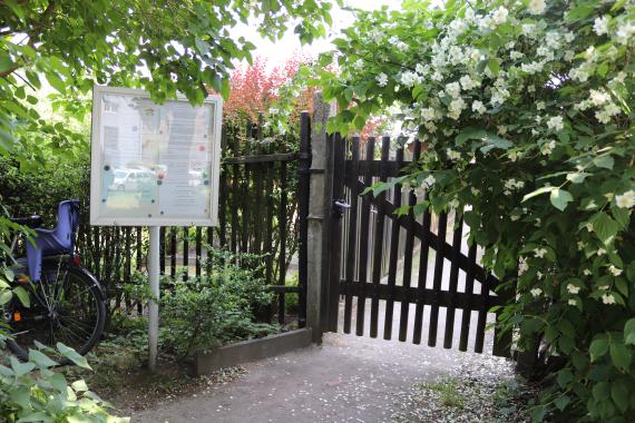 Entrance gate to the area of the old Jewish cemetery