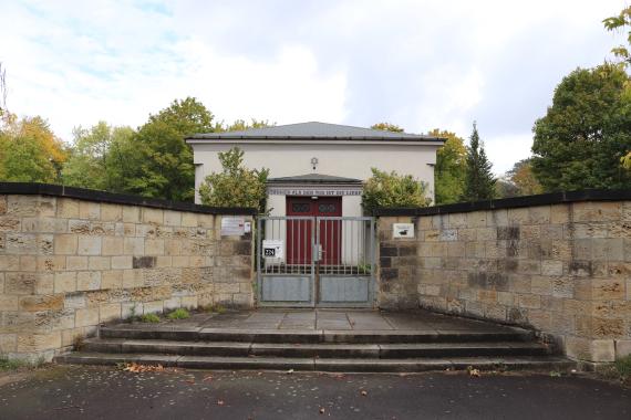 Eingang zum Neuen Israelitischen Friedhof