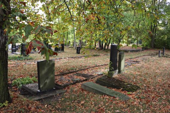 Row of graves with urn burials of Leipzig Shoa victims