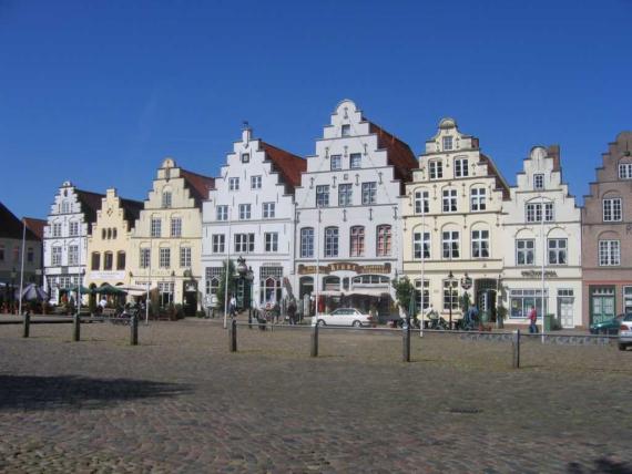 West side of the Friedrichstadt market