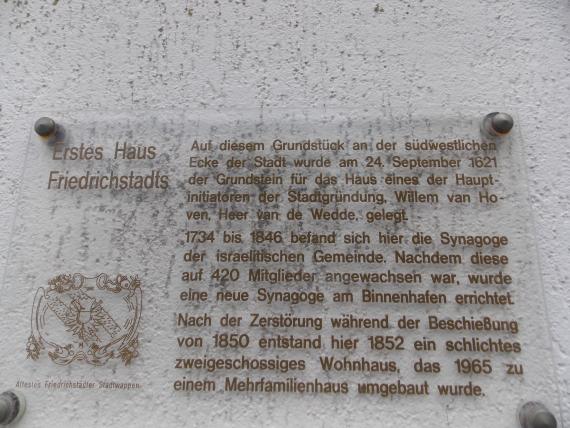 Memorial plaque at the Old Synagogue