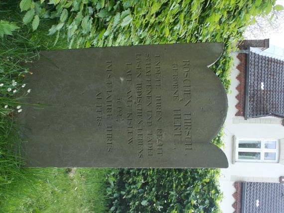 The gravestone of Röschen Hirsch née Hertz