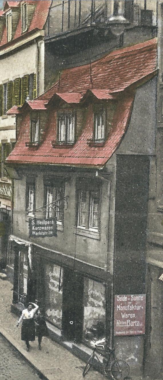 Alte Ansichtskarte Kaiserslautern - Marktstraße - mit dem Kurzwaren-Geschäft S. Heilpern aus der Zeit um 1920  - Ausschnittvergrößerung Kurzwarengeschäft S. Heilpern