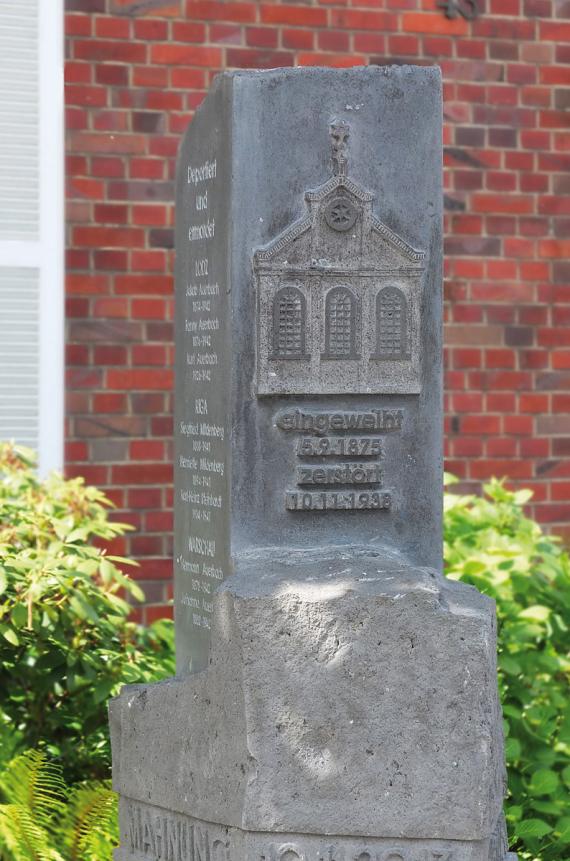 Gedenkstele aus Basalt von em Telgter Bildhauer Christoph Düsterhues