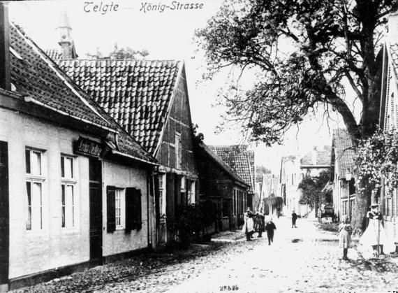 Blick auf den Turm der Synagoge, historische Aufnahme
