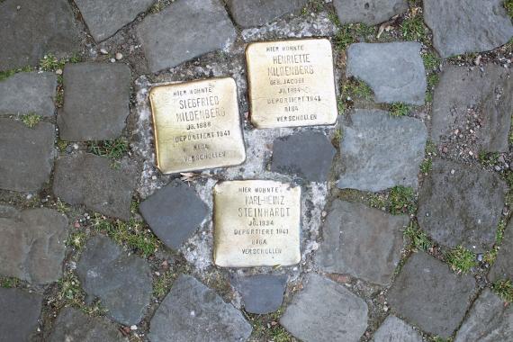 Stolpersteine für Siegfried und Henriette Mildenberg und Karl-Heinz Steinhardt