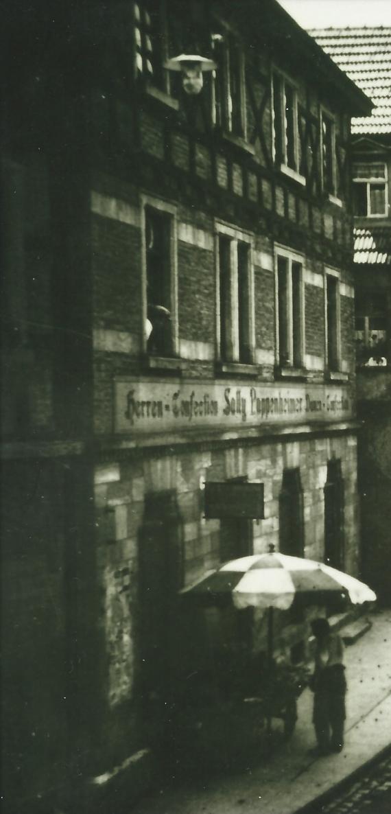 Hauptstraße Bopfingen mit Geschäft Sally Pappenheimer Abzug von Foto-Glas-Negativ - Hauptstraße Bopfingen mit Geschäft Sally Pappenheimer aus der Zeit um 1920 - Ausschnittvergrößerung Geschäft Sally Pappenheimer