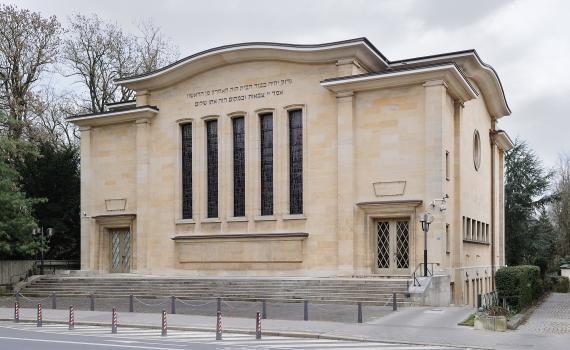 Außenansicht der Fassade der dritten Synagoge Luxemburgs