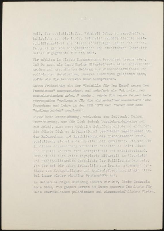 Die Bilder enthalten einen auf der Schreibmaschine geschriebenen Text, in dem Lola Zahn zum Geburtstag gratuliert wird. 