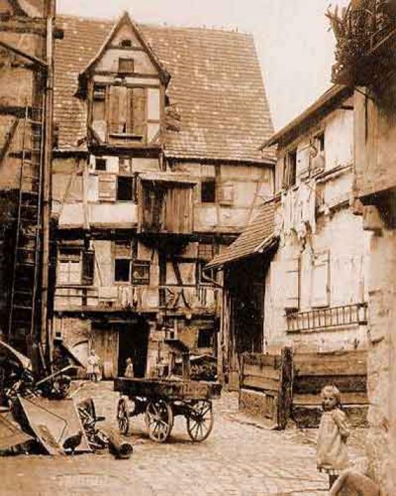 Fotografie des hinteren Abschnitts der Judengasse um 1900