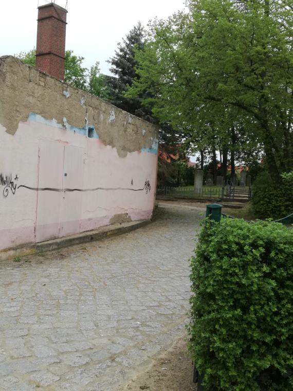 Weg zum Eingang