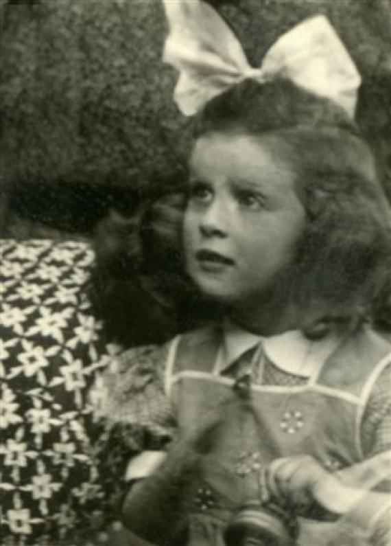 Only known photographic record of Liesel Aussen, probably at the age of about 3 years