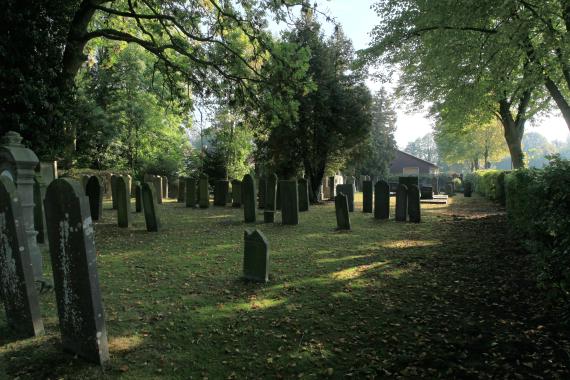 Blick auf den Jüdischen Friedhof an der Groninger Straße