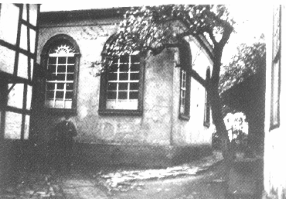 Synagoge in Werther Part of the facade of the former synagogue in Werther, in the foreground a tree and a half-timbered house.