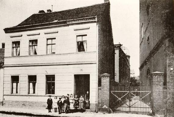 Community center with synagogue