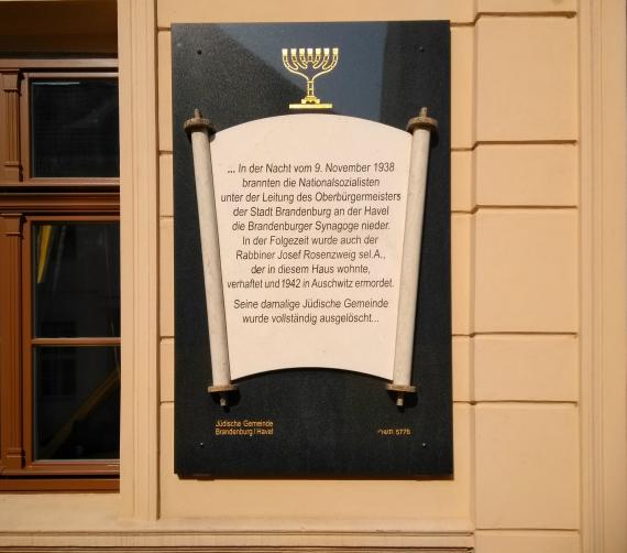 Gedenktafel neben dem Haupteingang