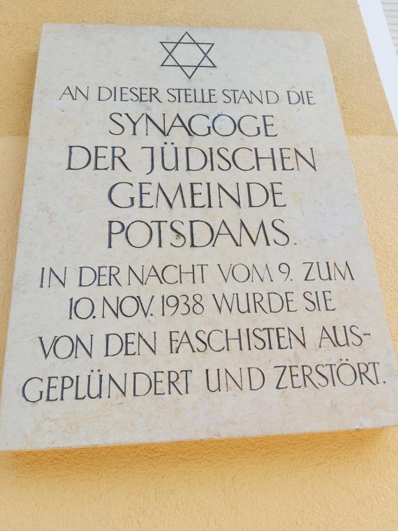 You can see the stone tablet in front of the old synagogue on which it is symbolically written: the synagogue was looted and destroyed in the night of 9.6.-10.6.