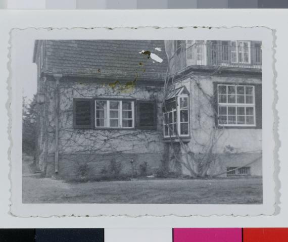 Exterior view of the Chaplain's Center of the US Army in Berlin, picture in black and white