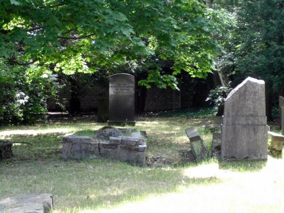 central black tombstone of the merchant Hugo Sachs