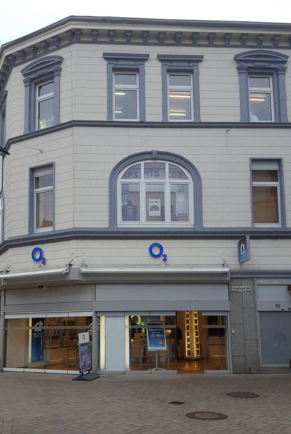 Aktuelle Aufnahme des ehemaligen Standorts des Damenbekleidungsgeschäfts „Haus der Mode“. Auf dem Foto ist ein Gebäude mit zwei Stockwerken zu erkennen.