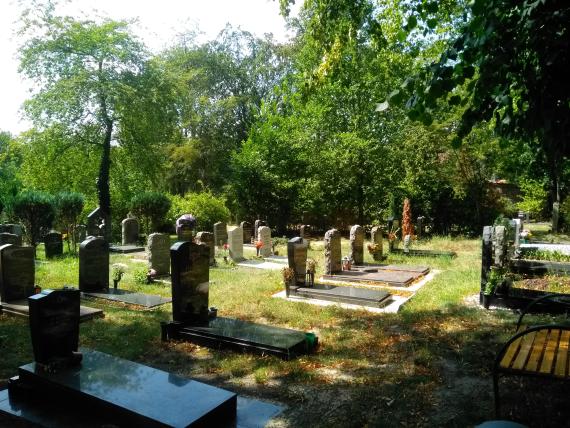 Neue Gräber auf dem jüdischen Friedhof
