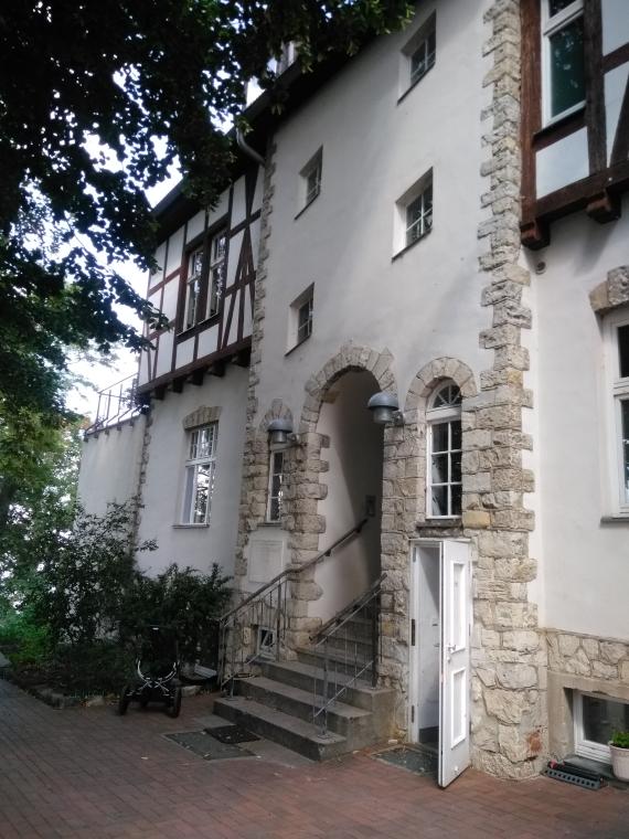 A side view with entrance from the Jewish children's and country school home Caputh. The building looks like a half-timbered house