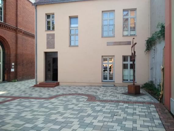 Jüdische Gemeindehaus von der Hinteransicht