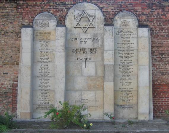 Gedenktafel auf dem jüdischen Friedhof