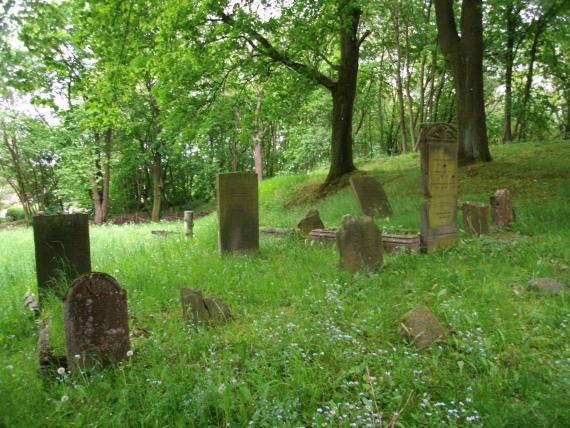 View over several gravestones on a part of the cemetery with Hebrew inscriptions