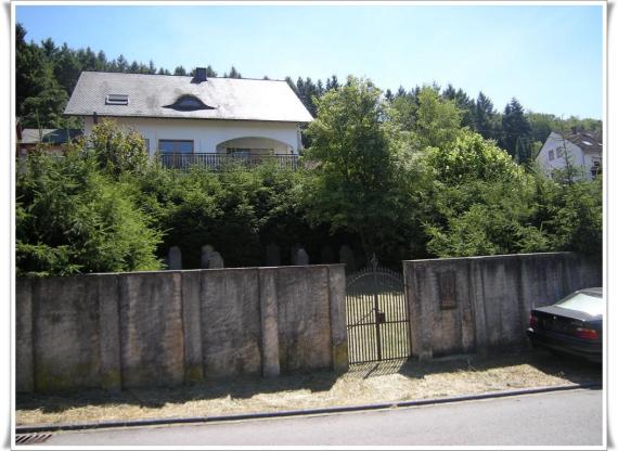 Photography from 2010 of the cemetery in Oberemmel