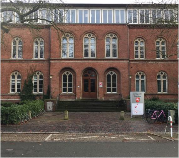 Current photograph of the district court in Oldenburg. It is located in a three-story brick building