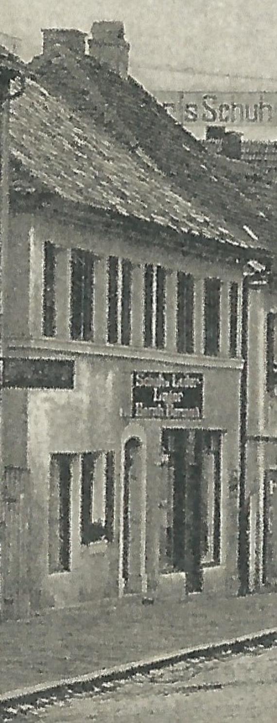Historische Ansichtskarte - Schuh- und Lederwarengeschäft Bernhard Bermann Historische Ansichtskarte der Gerberstraße in Gunzenhausen mit dem Schuh- und Lederwarengeschäft Bernhard Bermann in Gunzenhausen, - versandt als Feldpost am 11. August 1918 - Ausschnittvergrößerung