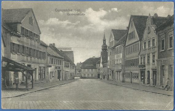 Ansichtskarte Gerberstraße Gunzenhausen - Bernhard Bermann Historische Ansichtskarte der Gerberstraße mit dem Schuh- und Lederwarengeschäft Bernhard Bermann in Gunzenhausen, - versandt als Feldpost am 11. August 1918