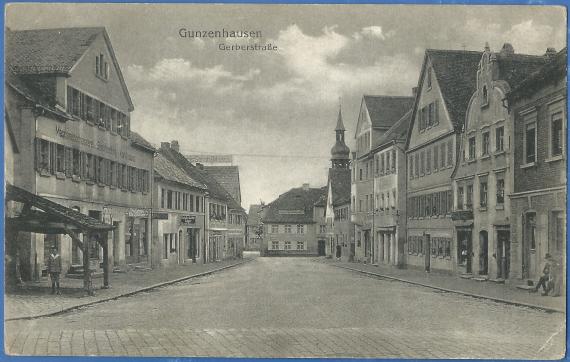 Historische Ansichtskarte der Gerberstraße in Gunzenhausen mit dem Kurz- und Schnittwarengeschäft Ernst Lehmann, - versandt als Feldpost am 11. August 1918