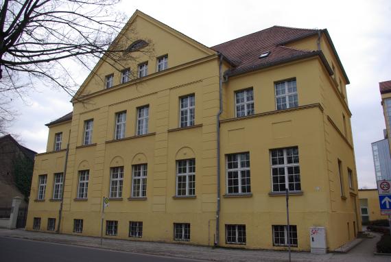 Hut- und Tuchfabrik Steinberg, mit Wohn-, Verwaltungs- und Produktionsgebäude (heute Kreissparkasse) Hut- und Tuchfabrik Steinberg, mit Wohn-, Verwaltungs- und Produktionsgebäude (heute Kreissparkasse)