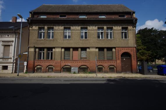 Luckenwalde in Brandenburg. Das Haus in der Puschkinstraße 18 steht unter Denkmalschutz. Das Haus in der Puschkinstraße 18