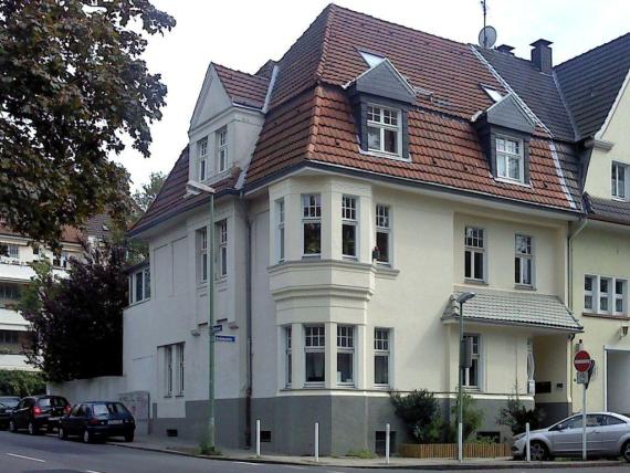 Schinkelstraße 45 im Essener Südostviertel, Wohngebäude unter Denkmalschutz Schinkelstraße 45 in Essen's southeast quarter, residential building under preservation order