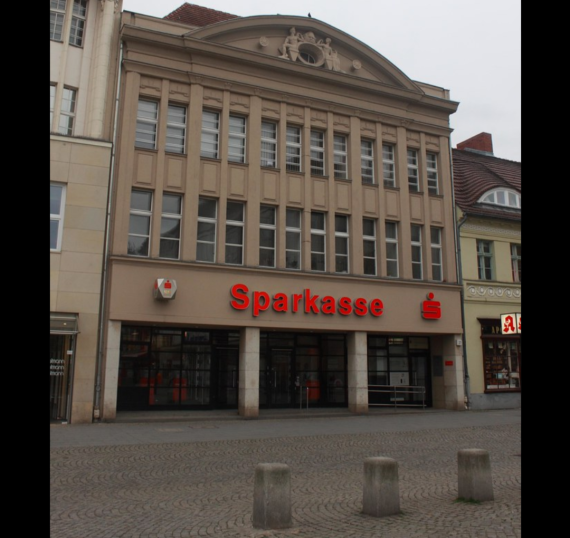 Savings bank on the site of the former department store