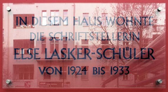 Eine Gedenktafel, die darüber informiert, dass in diesem Haus Else Lasker Schüler wohnte 