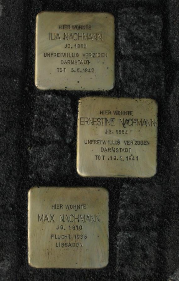Stolpersteine der Angehörigen von Familie Nachmann