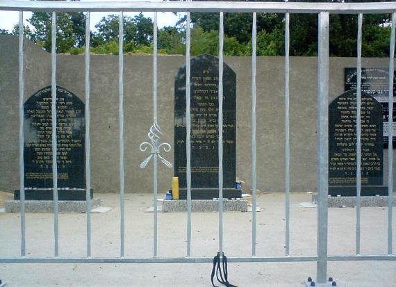 Cmentarz żydowski w Słubicach. In 2004 newly erected graves of Rabbis Zacharya Mendel of Podheiz, Joseph Teomim and Yehuda Leyb Margaliot.