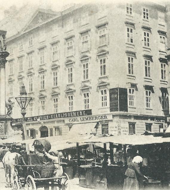 Historische Ansichtskarte " Gruß aus Wien - Hoher Markt " mit dem Geschäft von Carl Lederer, - versandt am 26. August 1898  - Ausschnittvergrößerung Geschäft Carl Lemberger