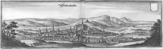 Das Bild umfasst die ganze Stadt Sondershausen um 1650 mit Kirchen, Stadtmauern und den umliegenden Hügelzügen 