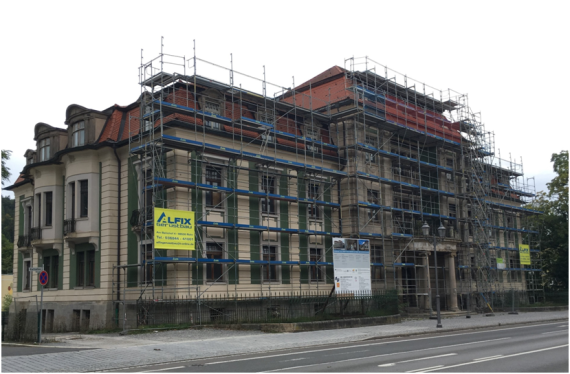 Villa Strupp, built from 1905. Scaffolding encloses the entire house. Renovation work began in 2019.