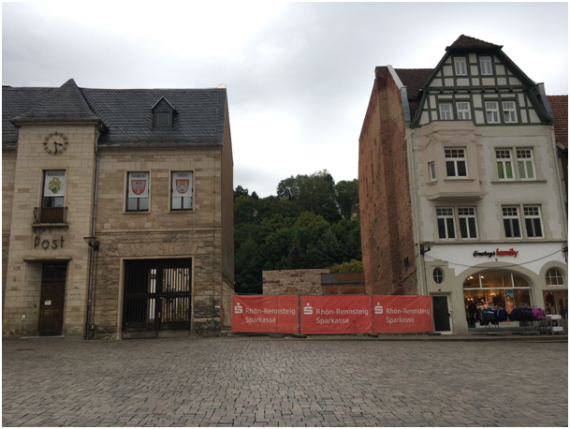 Gap between buildings where the Müller drugstore used to be at the Altmarkt